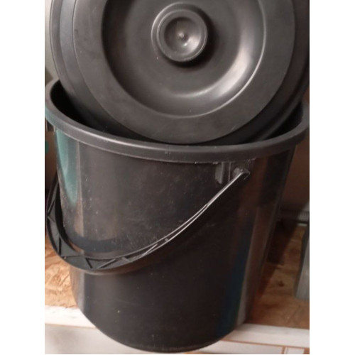 Відро з кришкою чорне 10 л — насіння, Супутні товари